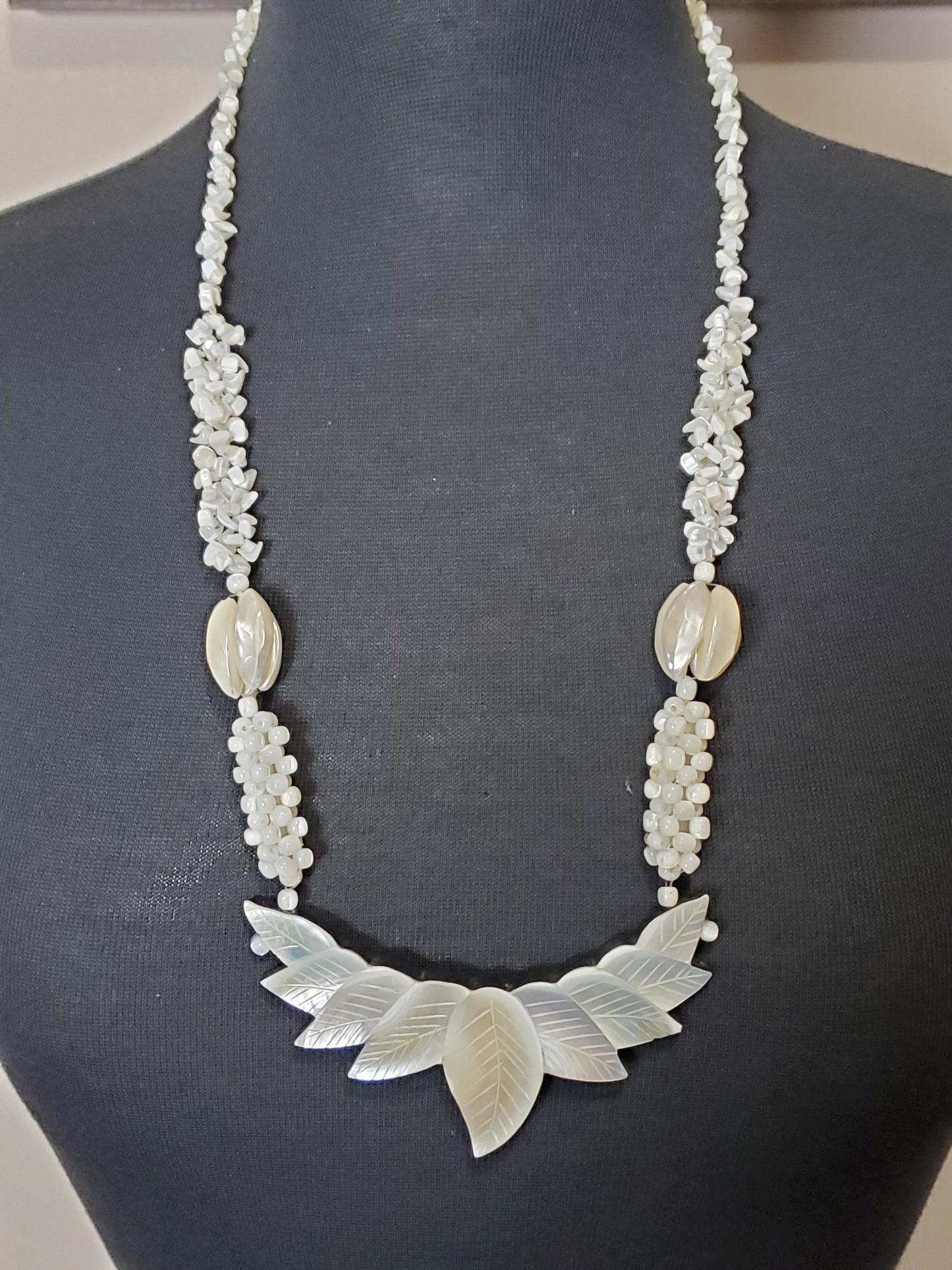 Iridescent necklace
