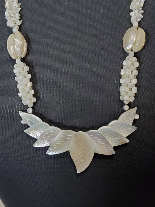 Iridescent necklace