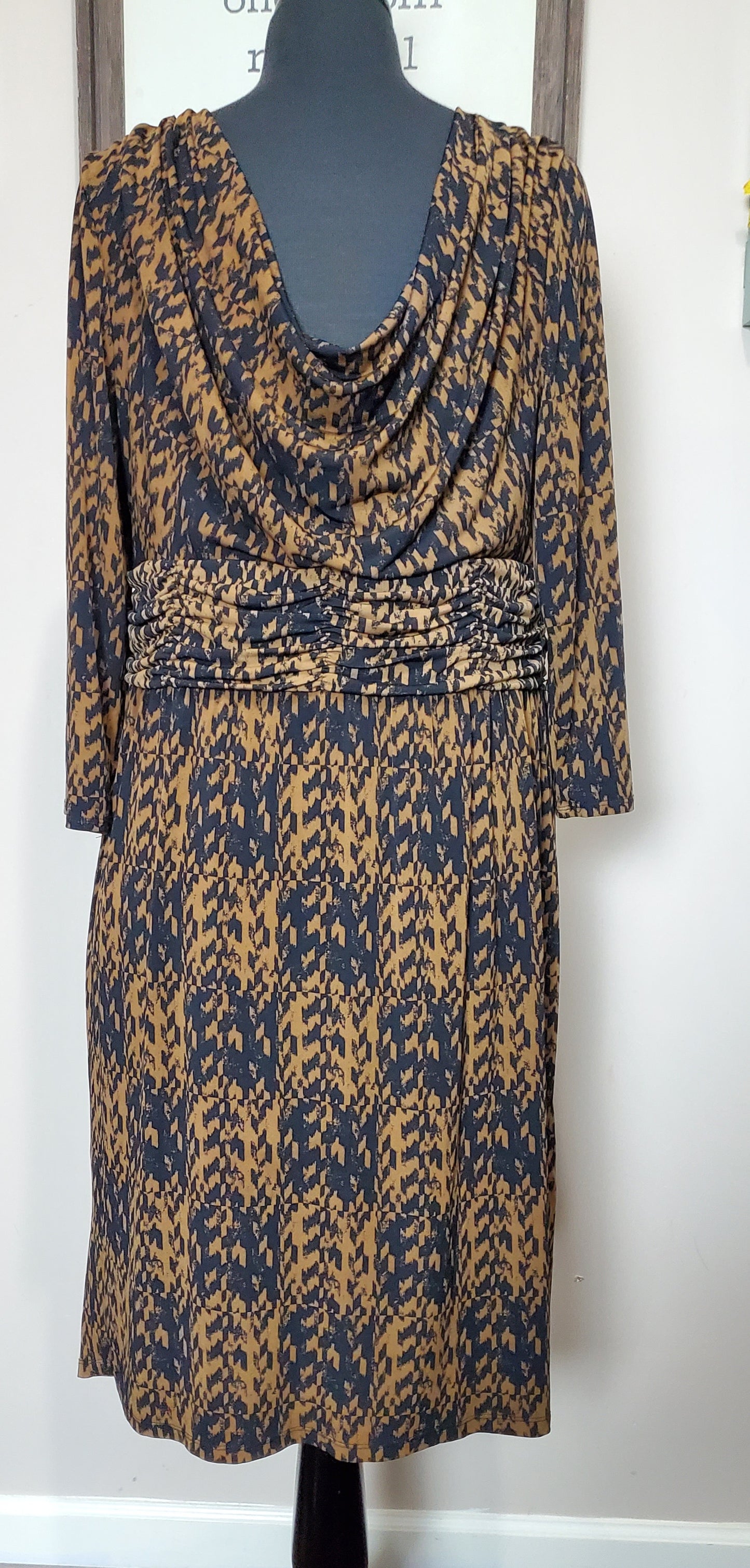 EY Signature Dress XL
