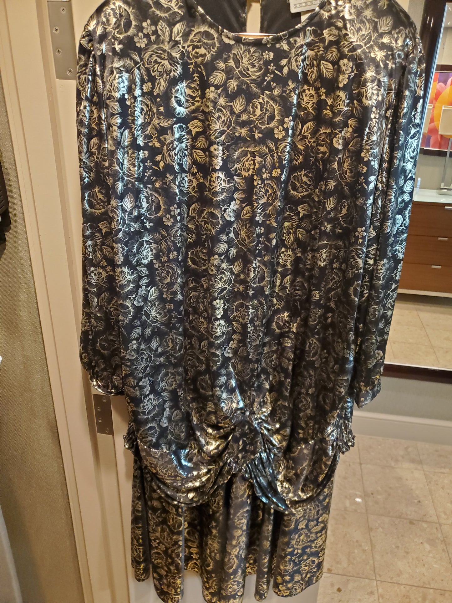 Size 22 W Black and gold dress