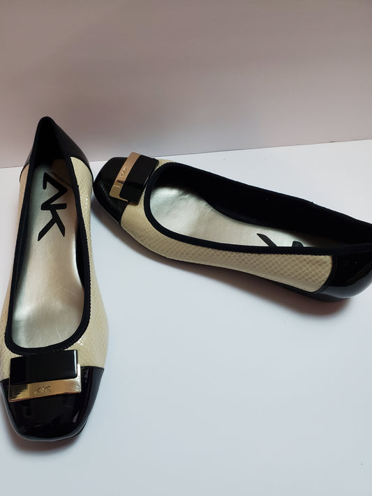 Black and cream flats